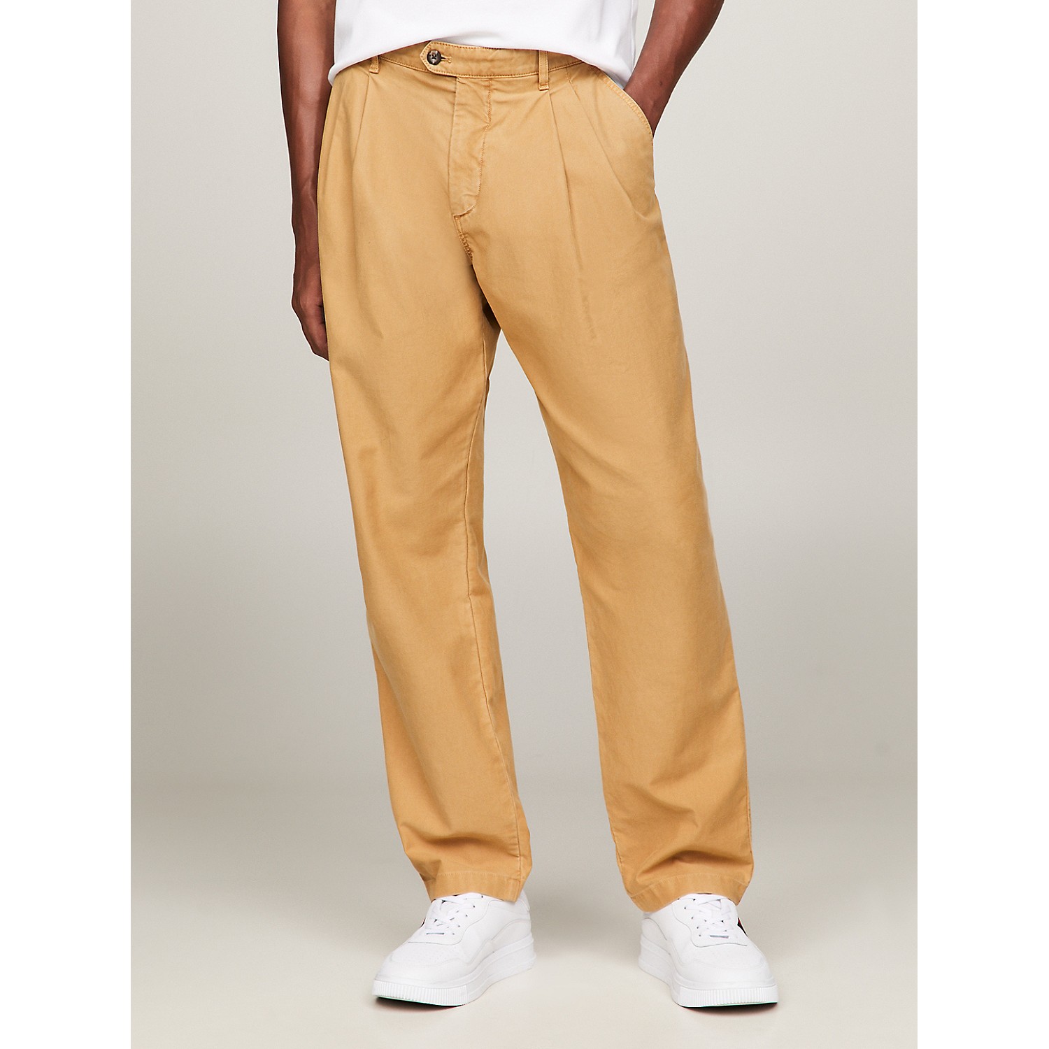 TOMMY HILFIGER Tapered Fit Garment-Dyed Chino